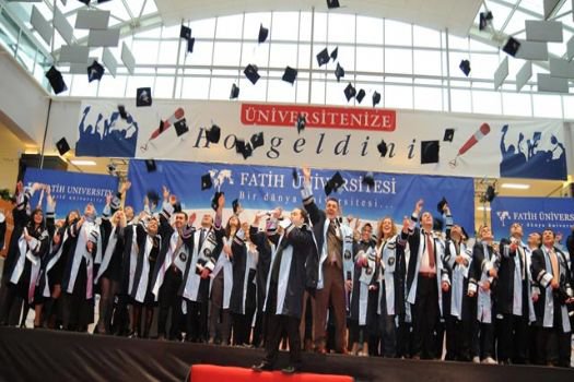 Fatih Üniversitesi'nde mezuniyet sevinci