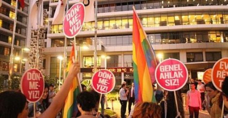 Habertürk'e halaylı protesto