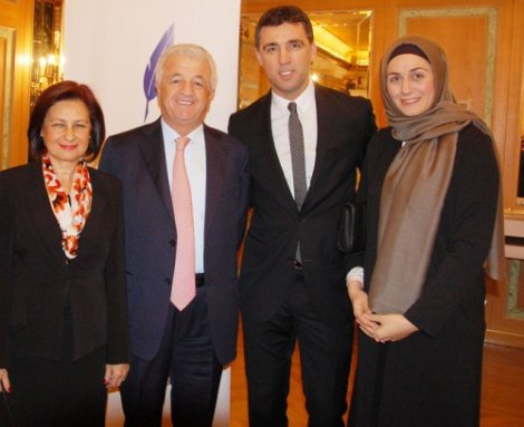 Hakan Şükür'ün eşi artık tesettürlü!