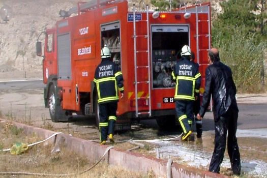 Hortum patladı itfaiye müdürü sırılsıklam oldu