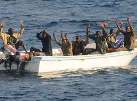 İran 13 Deniz Korsanı Yakaladı