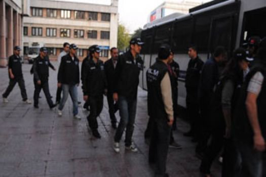 Kadıköy Belediyesi'nde 2 tutuklama