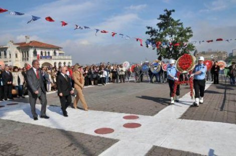 Kadıköy'de iki ayrı tören