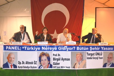 Kartal'da Birgül Ayman Güler Büyükşehir Yasasını anlattı