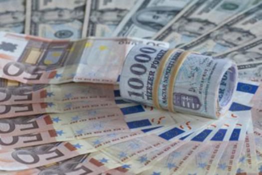 Macarlar paralarını ülke dışına kaçırıyor