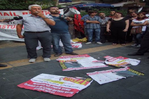 Polis Gösterdi, Zabıta Saldırdı