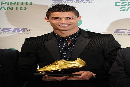 Ronaldo altın ayakkabısını aldı
