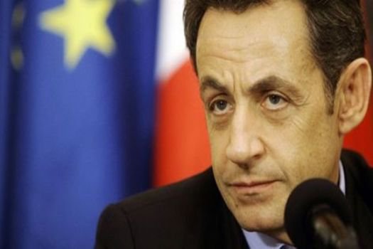 Sarkozy düğmeye bastı