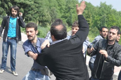 Sen misin Bakan Kılıç'ı protesto eden!