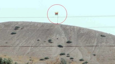 Suriye sınırındaki PKK bayrağı kaldırıldı