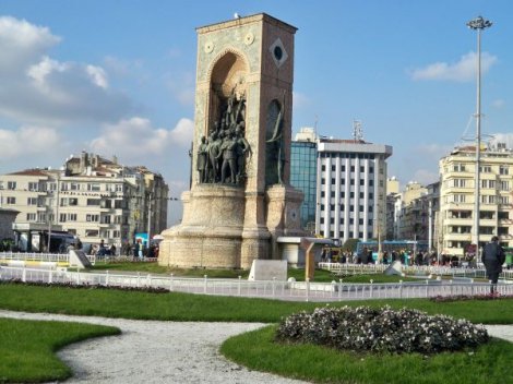 Taksim'de bomba paniği!