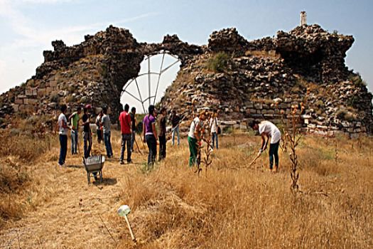 Türk akınları ikinci suru ördürdü