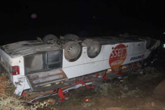 Yolcu otobüsü şarampole yuvarlandı: 53 yaralı