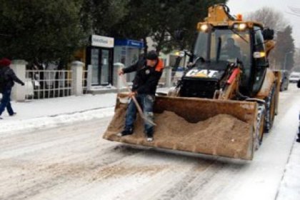 250 bin Ton Tuz Yollara Döküldü