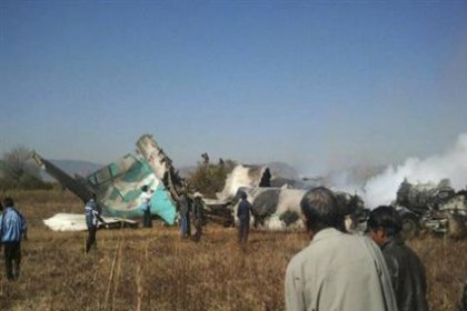 69 Kişiyi taşıyan uçak düştü 2 kişi öldü
