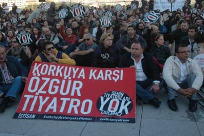 AKP tiyatroya 'ömür biçti'