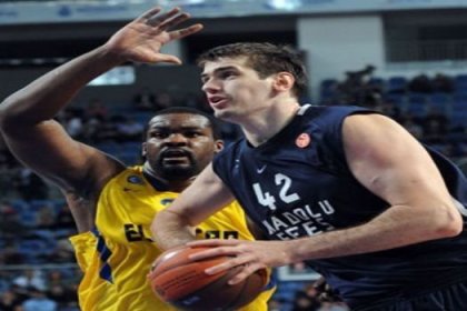 Anadolu Efes evinde kayıp: 72-79