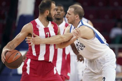 Anadolu Efes Olympiacos önünde...