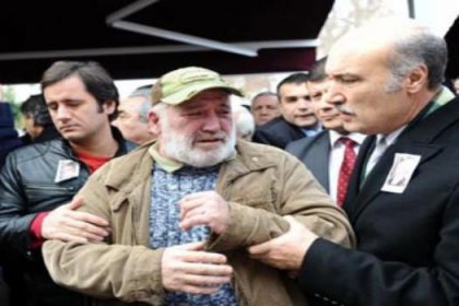 Annesinin cenazesinde fenalaştı