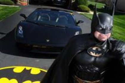 Arabadan Batman Çıktı!