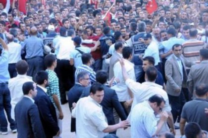 Bakanlara pet şişeli protesto