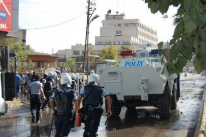 Bakırköy'de BDP'lilere gaz bombalı saldırı