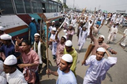Bangladeş'te muhaliflerin protestoları sürüyor
