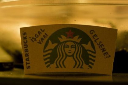 Boğaziçi öğrencileri Starbucks’ı işgal etti