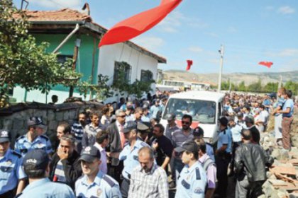 Cemevinde törene yeni formül