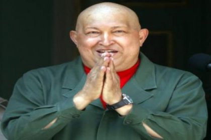 Chavez: Kaddafi için dua ediyorum