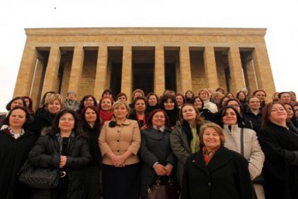 CHP Kadınlardan Anıtkabir'e Ziyaret