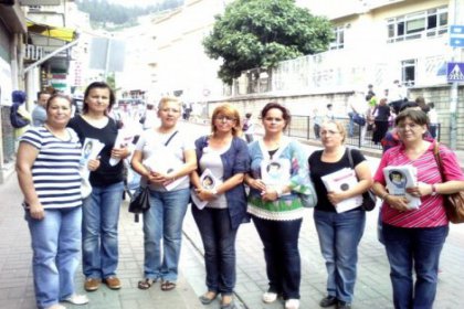 CHP'li kadınlar 4+4+4 broşürü dağıttı