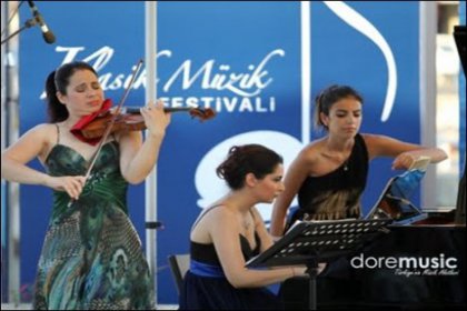 D-Marin'de DÇSO flamenko ustalarına eşlik etti