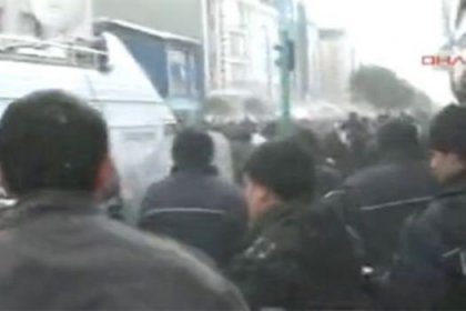 Deprem protestosuna sert müdahale (video)