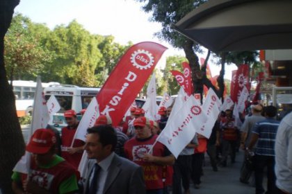 DİSK'ten kölelik yasalarına protesto