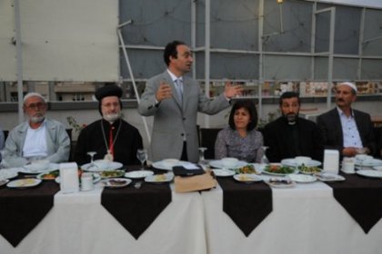 Diyarbakır’da inanç grupları iftar sofrasında buluştu