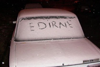 Edirne'ye yılın ilk karı düştü