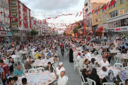 Egemen Bağış, Ramazan'a Sultanbeyli'de girdi