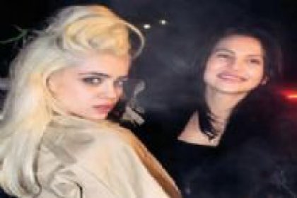 Eski sevgilisi ve karısı yan yana!