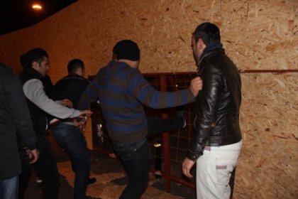 Eylemciler, Taksim barikatlarını yıktı