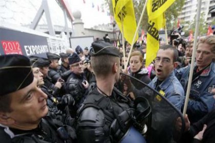 Fransız işçilerle polis arasında çatışma