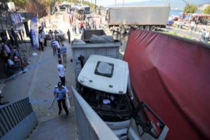 Gemlik'te zincirleme trafik kazası; 1 ölü, 6 yaralı