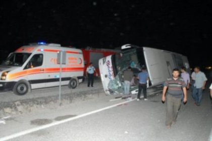 Halk otobüsü devrildi: 8 yaralı