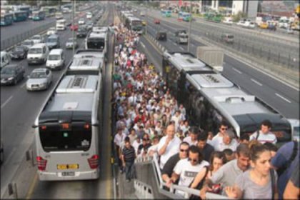 Her gün 12 milyon İstanbullu yollarda...