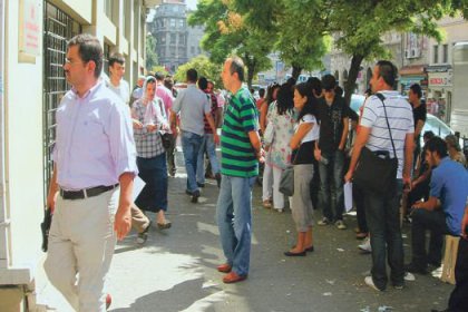 İETT gişelerinde paso yoğunluğu