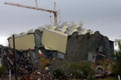 İlk oteli iki kişiye mezar oldu, ikincisini aynı yere kaçak yapıyor