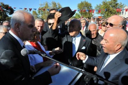 Kadıköy'de gergin tören