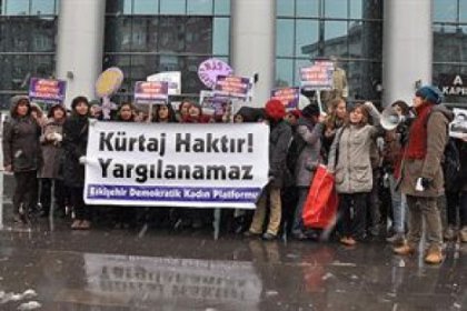 Kürtaj protestosuna hapis istemiyle dava