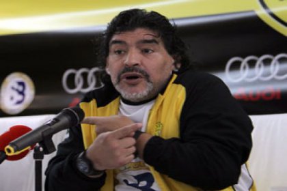 Maradona Tibüne Çıktı