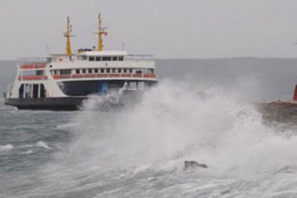 Marmara'da poyraz deniz ulaşımını aksatıyor